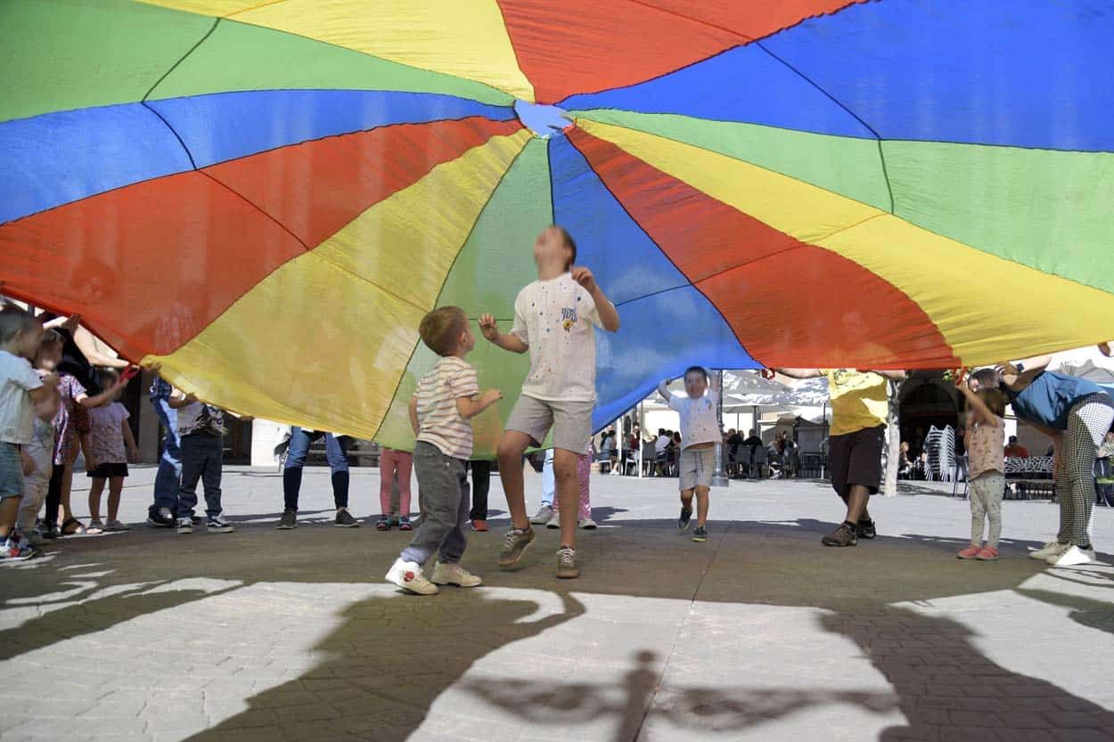 TALLER DE CIRCO PARA NIÑOS Y NIÑAS