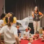 Sonidos teledirigidos en Valencia con niños