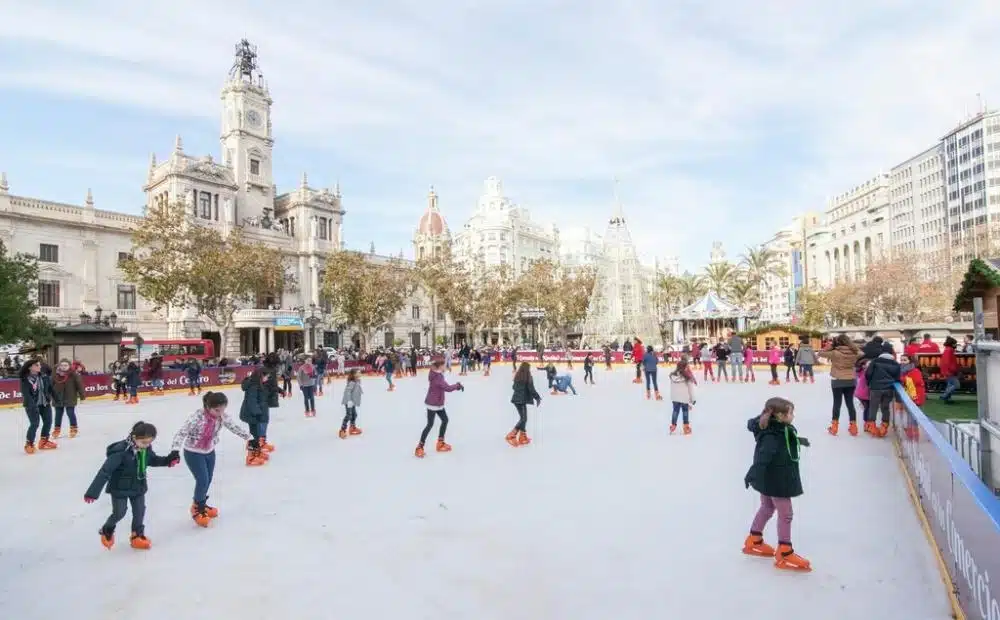 Pista de patinaje y Carrusel en la Plaza del Ayuntamiento