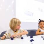 Plastiformas luminosas en Valencia con niños